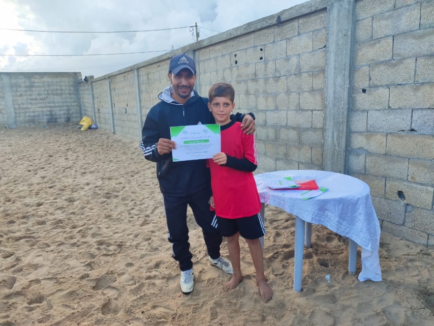 اتحاد الكرة يختتم مبادرة تدريب الأطفال النازحين في مواصي خان يونس&nbsp;