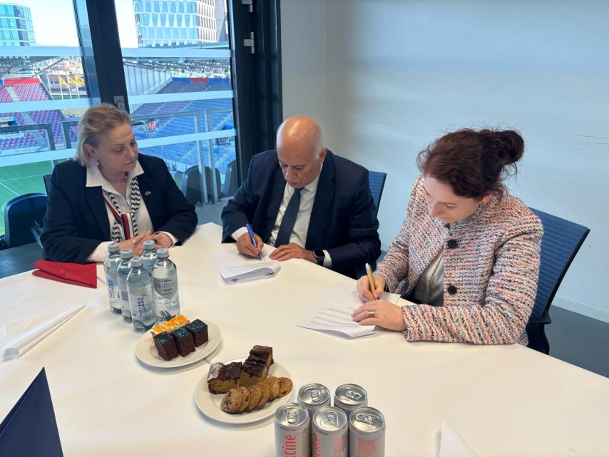 الفريق الرجوب يوقّع اتفاقية تعاون مشترك مع رئيسة الاتحاد النرويجي&nbsp;