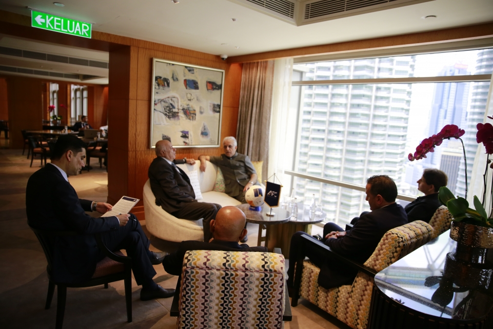 الفريق الرجوب يطلع رئيس الاتحاد الآسيوي على مستجدات الحالة الرياضية في فلسطين