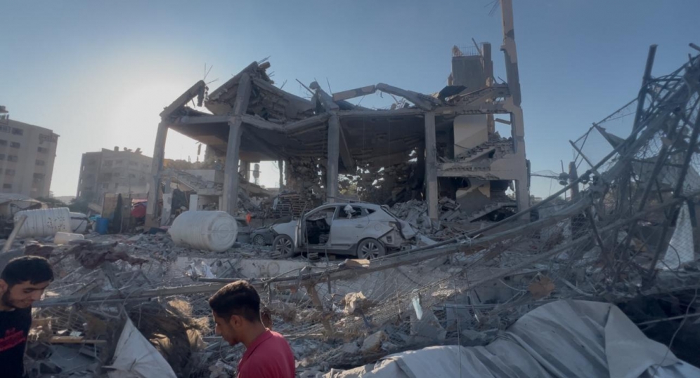 طائرات الاحتلال تدمر نادي الجزيرة الرياضي  في غزة 