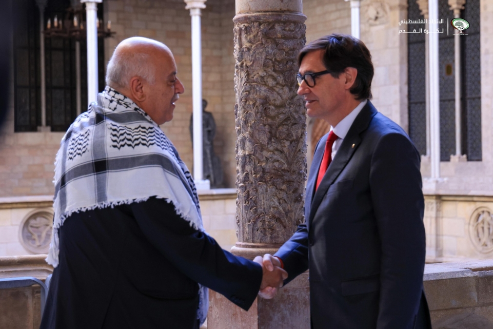 رئيس إقليم كتالونيا يستقبل وفدًا من بعثة المنتخب الوطني برئاسة الفريق الرجوب